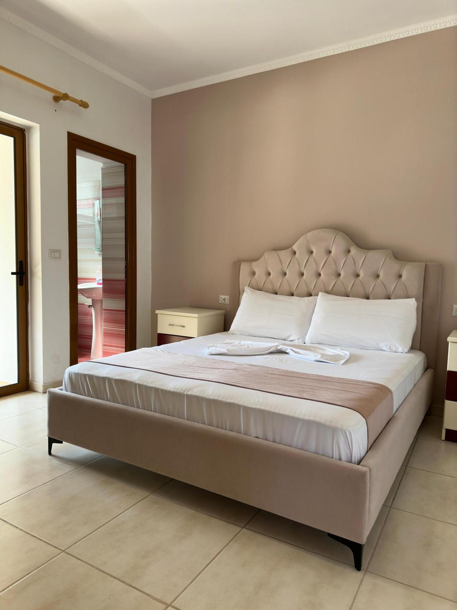 Evelina Ernild Rooms Sarande Luaran gambar